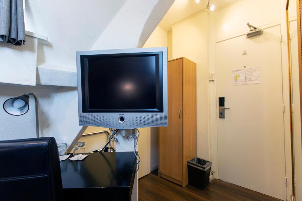 Quentin England Hotel Amsterdam Bagian luar foto