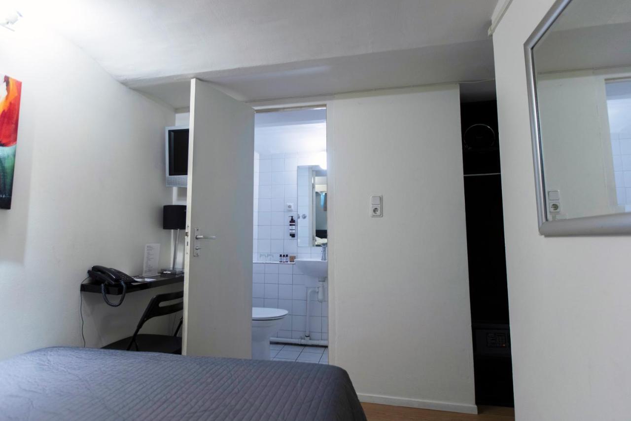 Quentin England Hotel Amsterdam Bagian luar foto